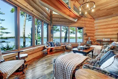 Image de Luxury Scandinavian Log Cottage; 600ft of Private Waterfront; Sleeps 16-20 ppl