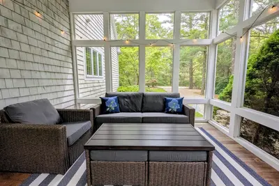 Image de Four Ships Haven, a 3 Bedroom Cape Cod Retreat in Cotuit with Ac