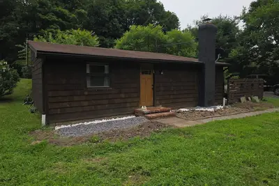 Image de Cozy 1-bedroom cottage with Fireplace and Patio in charming Catskill
