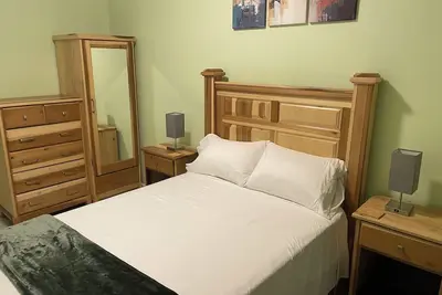 Image de Centrally located house with 2 air conditioned bedrooms in vibrant Silverstone