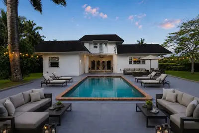 Image de Spacious 4-bedroom estate in beautiful Davie with Ac