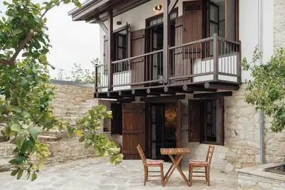 Image de Traditional Stone 1br Mountain Hideaway