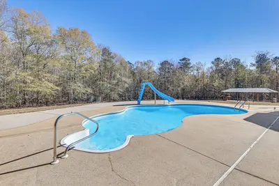 Image de Stocked Pond! 33-Acre LaGrange Estate w/ 2 Units