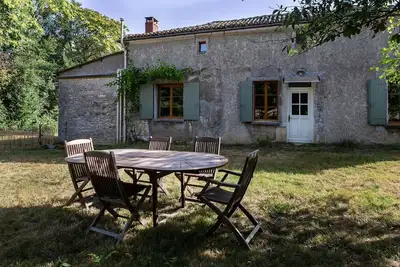 Image de Maison de vacances « Gîte De Chez Chenon » avec jardin privé