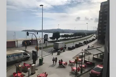 Image de Appartement « Vue sur la plage » en front de mer avec terrasse privée et Wi-Fi