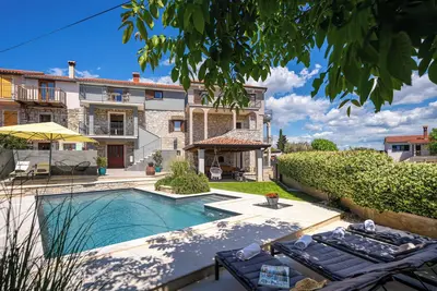 Image de Holiday house with pool for 10 persons, 2 separate accommodation units, in Porec