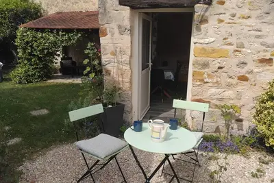 Image de Gîte « L'annexe » avec terrasse privée, jardin privé et Wi-Fi