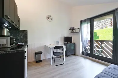 Image de Appartement « Moderne - Manigod-La Clusaz » avec vue montagne, piscine commune et Wi-Fi