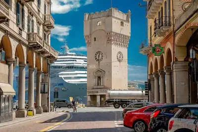 Image de [Historic Hub]Croisières 10 min •A/C• WiFi