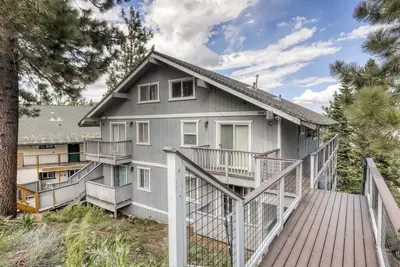 Image de Mountain modern luxury with Heavenly access, forest serenity, and room for the whole crew.