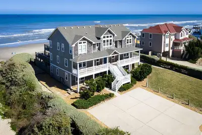 Image de Beachfront Oasis w Dune Walkover, Pool n Spa & More!