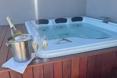 Image de Duplex Penthouse with Jacuzzi and Views of 2 Beaches