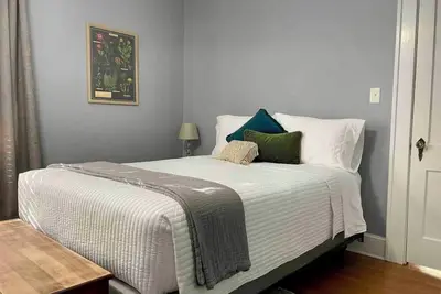 Image de Stylish Family Home: Walk to Downtown Commerce 10 guests: 5br/4ba