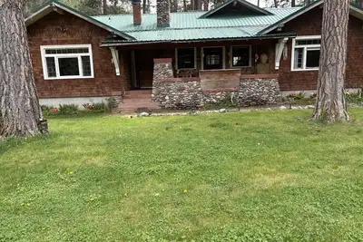 Image de Cozy cabin life along Rock Creek in Montana with river access.