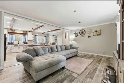 Image de Spacious 3 Br ranch retreat with golf course views