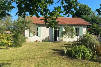 Image de Maison typique Médocaine de plain pieds comprenant ses annexe et sa piscine