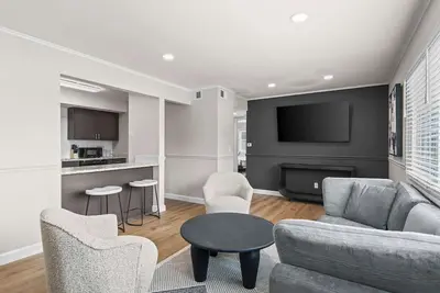 Image de Newly Renovated Unit in Central Spfld! #204
