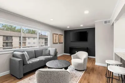 Image de Newly Renovated Unit in Central Spfld! #203