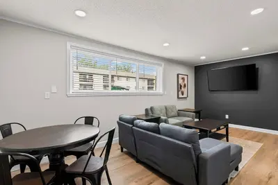Image de Newly Renovated Unit in Central Spfld! #103
