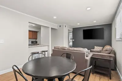 Image de Newly Renovated Unit in Central Spfld! #104