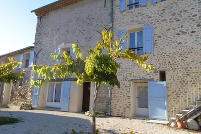 Image de Gîte 5 personnes sur propriété de 5 hectares à 10 mn de Sisteron