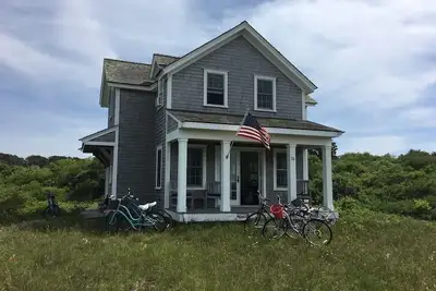 Image de Nantucket, Dionis, Walk To Beach, 5 Minute Drive To Town, 3 Bedrooms
