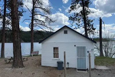 Image de Charming 1br Cabin on Curlew Lake – 2 Queen Beds, Full Bathroom + A/C
