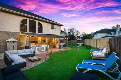 Image de Heated Pool, has it all & close to everything.