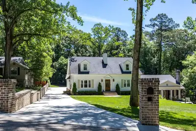 Image de Ingleside Luxury Home | 4br | Office + Gym