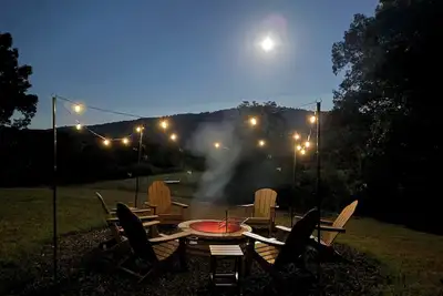 Image de Cozy luxury yurt in the peaceful mountains of Baker, Wv
