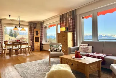 Image de Sunny Alpine Apartment - 180 View