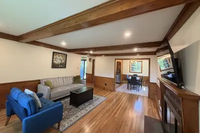 Image de Charming and Spacious - Centrally Located