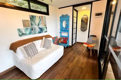 Image de Tree Container Lodging Near Cali