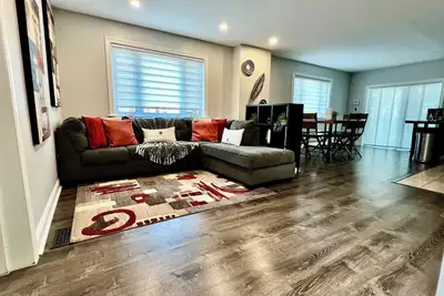Image de Spacious 6-Bedroom Home w/ Private Parking & Fenced Patio