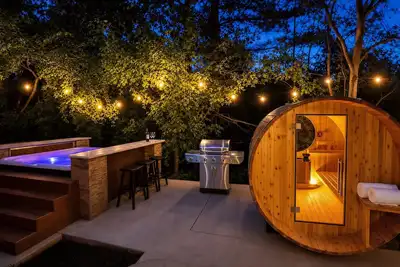 Image de New Secluded 6-Acre Luxury - Hot Tub, Sauna, Game room