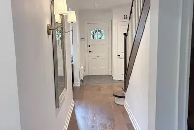 Image de Premium South Leaside Retreat Steps to Bayview