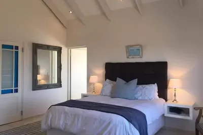 Image de Maison de vacances de luxe parfaite pour 10 à 14 personnes avec dépôt de garantie de 2500 rands