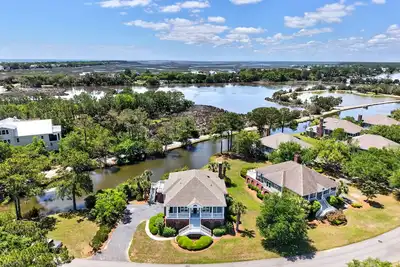Image de DeBordieu getaway with screened porches, deck & community pool