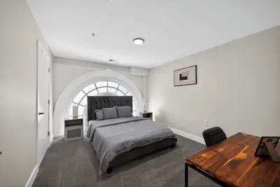 Image de Spacious downtown living with modern finishes