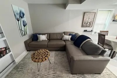 Image de Fantastic 2-bedroom basement in charming Stafford perfect for relaxing stays