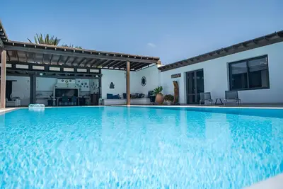 Image de Maison de vacances 'Nazoly - Piscine privée, Calme' avec terrasse privée et Wi-Fi