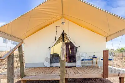 Image de Off-Grid Tented Cabin, Perfect for a Getaway in the Best Vacation Spot for Couples, Brisbee, Arizona