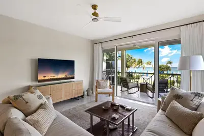 Image de Crescent Point Beach Retreat