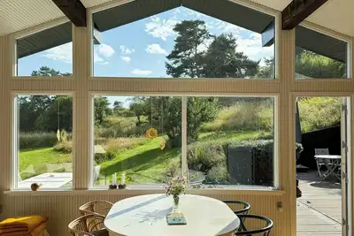 Image de Maison de vacances des années 60 située dans une zone naturelle classée, près de la plage
