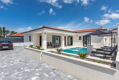 Image de Villa Mariva with Heated Pool