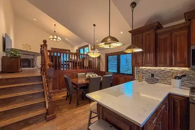 Image de 4-bedroom house in lovely Edwards with firepit, hot-tub and fitness room