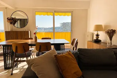 Image de Appartement rénové avec terrasse et vue dégagée