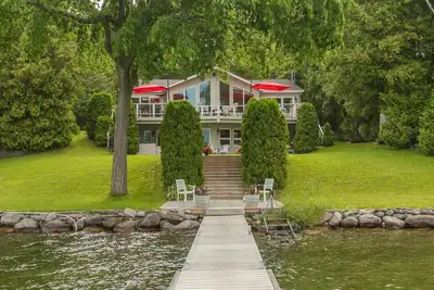 Image de Simply Simcoe A fabulous Carthew Bay lakefront home