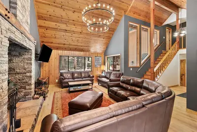 Image de Fantastic 6-bedroom Spacious Dorrington Mountain Oasis w/ Hot Tub
