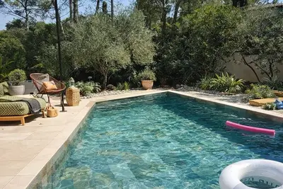 Image de Maison au milieu des pins entre camargue et provence